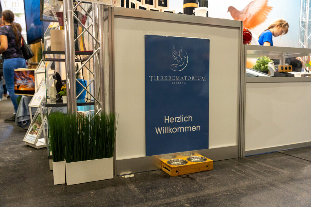 Messestand des Tierkrematoriums Lebring auf der Pferd Wels Pferdefachmesse 2025